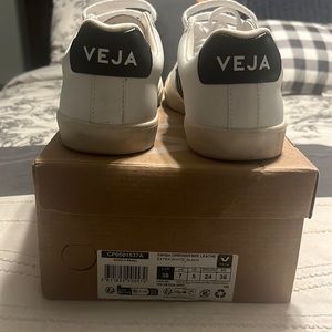 Worn once veja sneakers, size us 7, EUR 38
